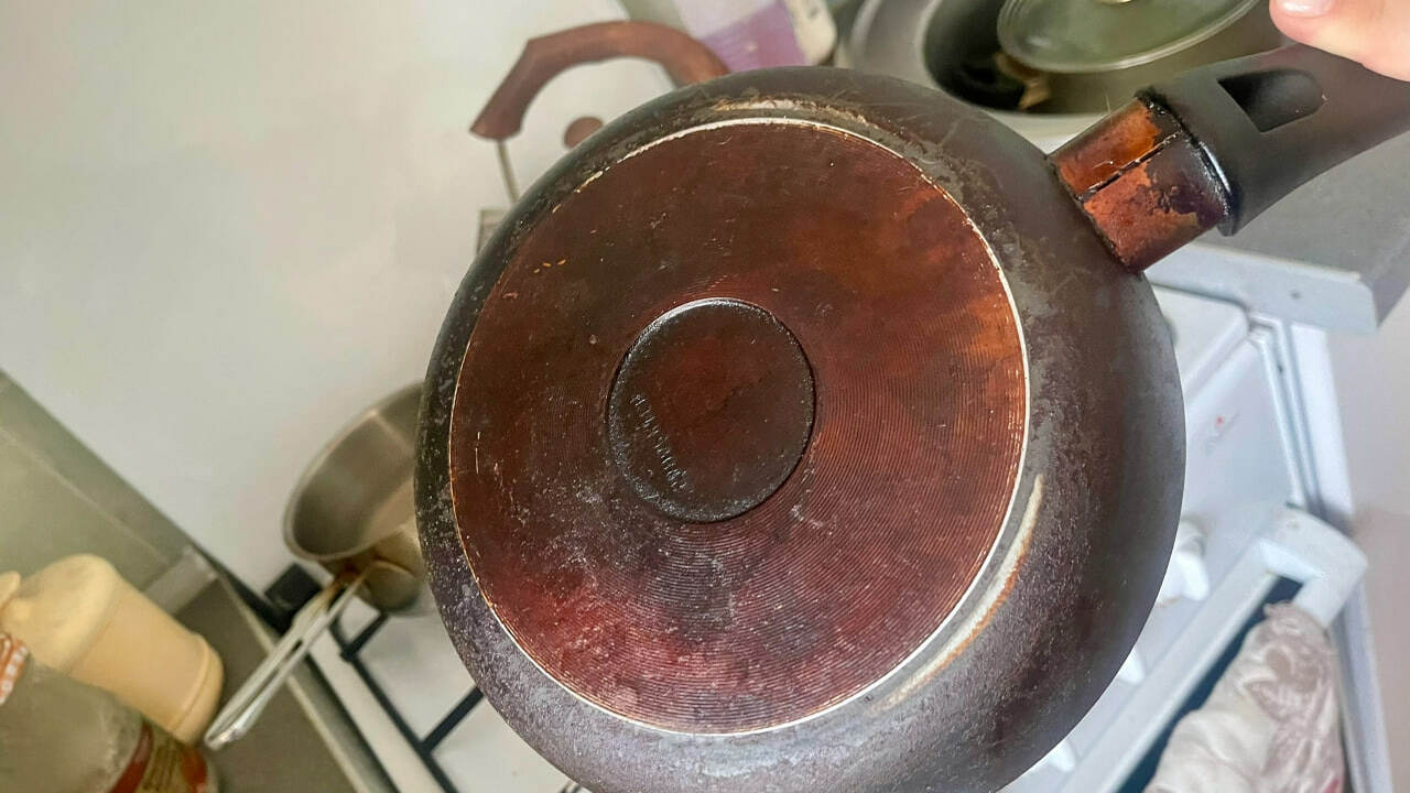 Сковородки сверкают, как новые: делюсь списком средств для устранения даже самой въевшейся грязи Каждая хозяйка знает, насколько трудно избавить...