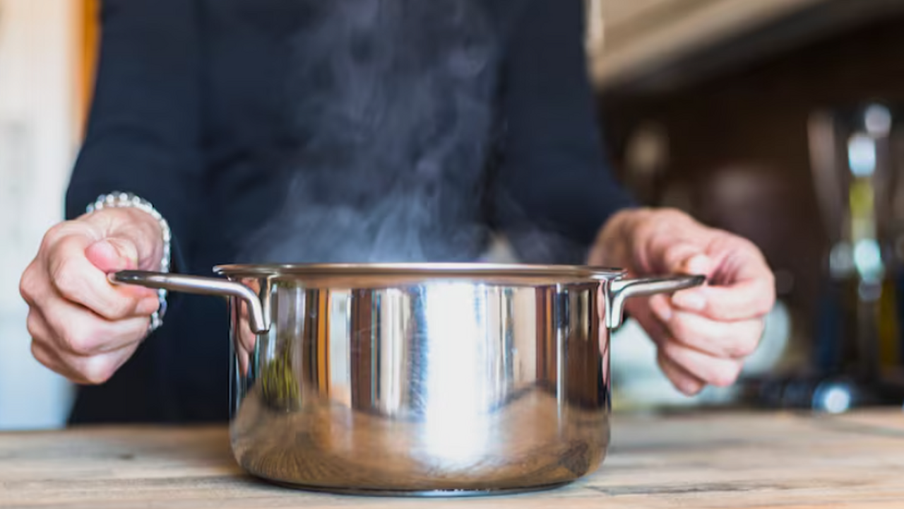 Кипячу туалетную бумагу — угощение на 3 дня готово: оценили все соседи Экологичная ловушка от тараканов своими руками:...